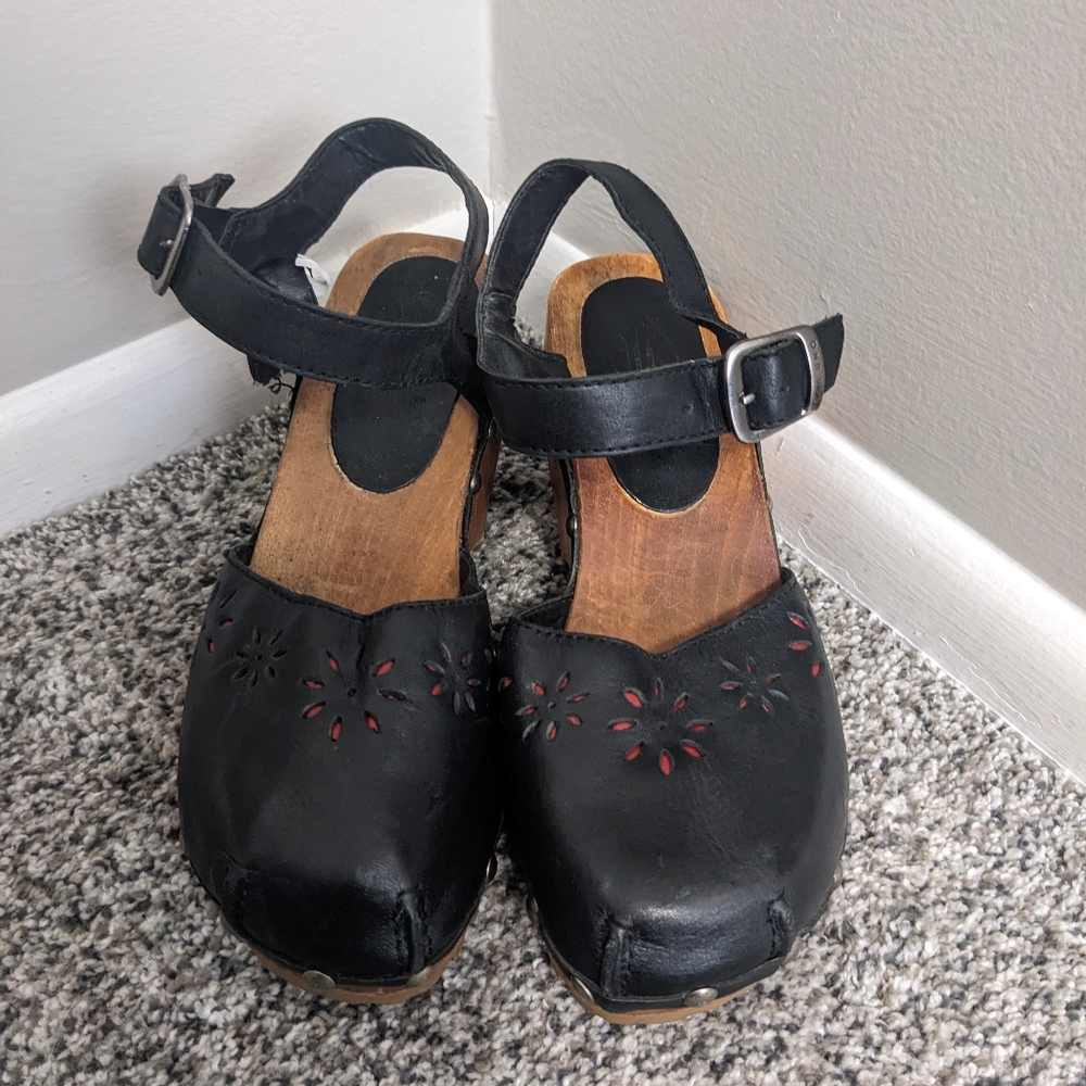 Vintage London underground clogs (flawed)
